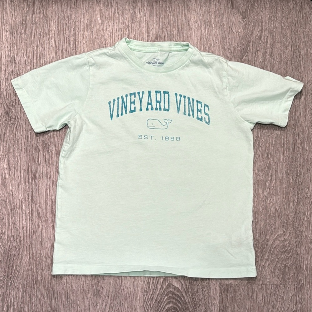 Boys size 7 vineyard vines T-shirt